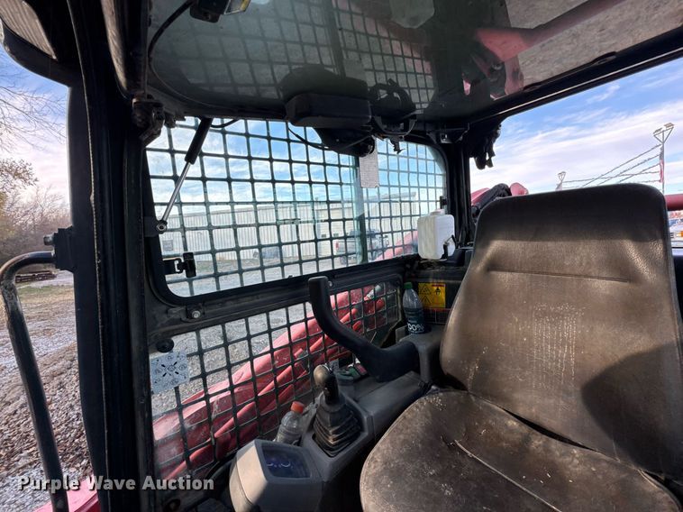 image for item DO0040 Kubota SVL90-2 tracked skid steer loader