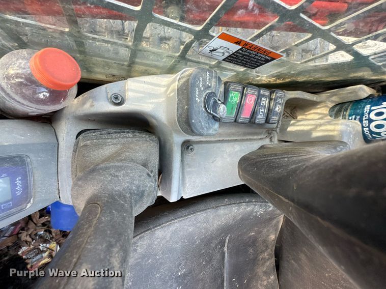 image for item DO0040 Kubota SVL90-2 tracked skid steer loader