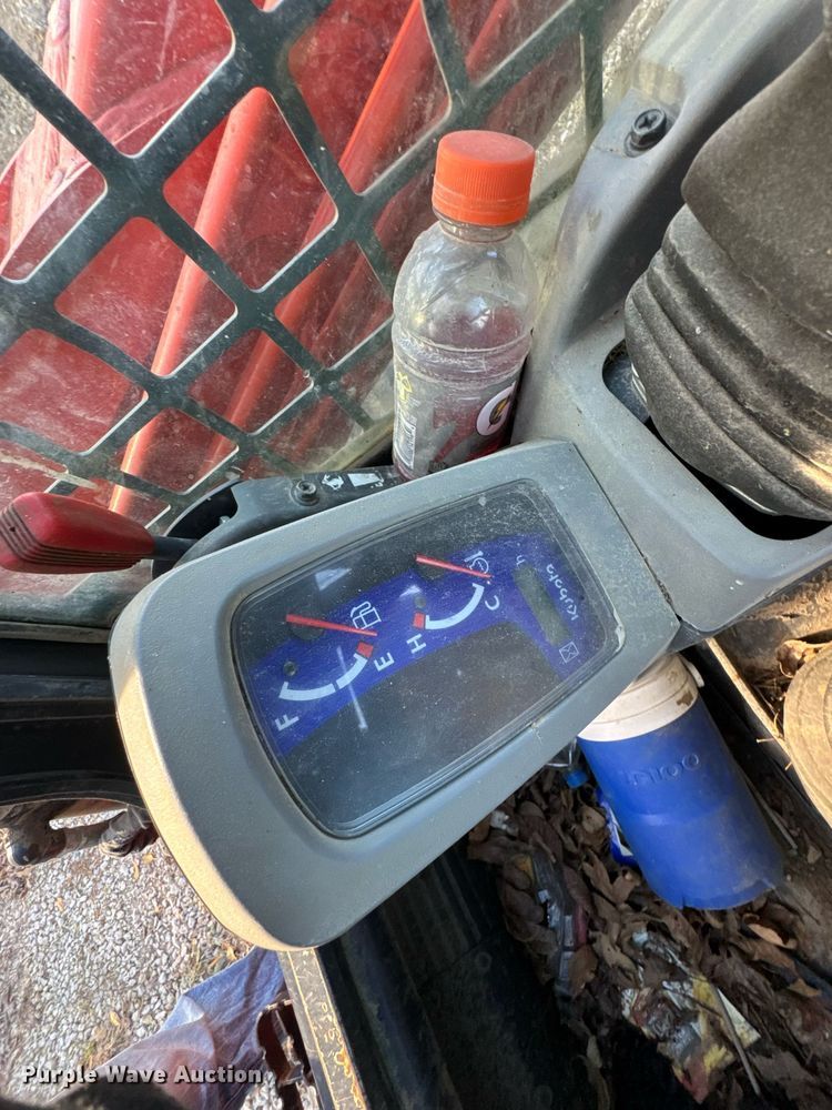 image for item DO0040 Kubota SVL90-2 tracked skid steer loader