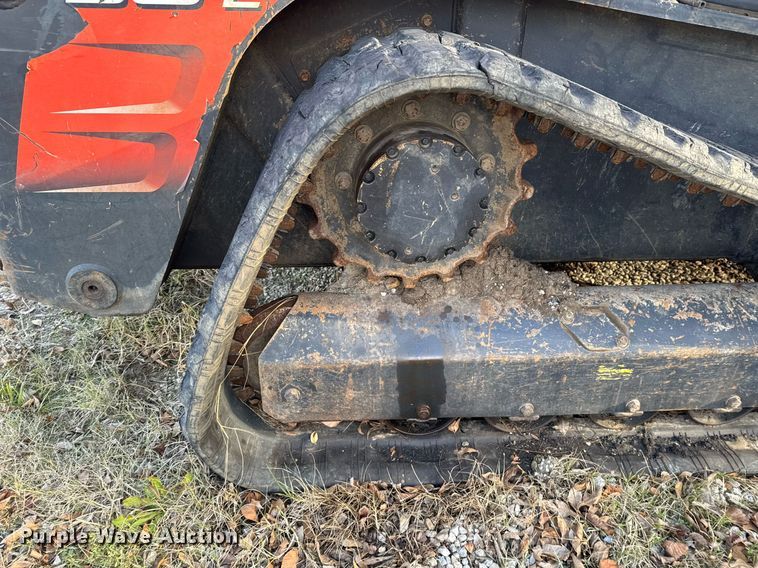 image for item DO0040 Kubota SVL90-2 tracked skid steer loader