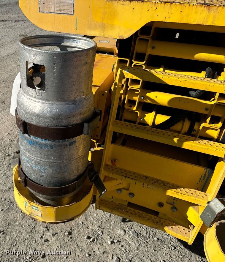 image for item DO0459 2003 Haulotte 3368RT scissor lift