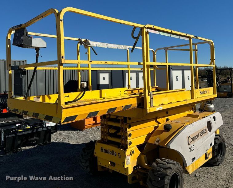 image for item DO0459 2003 Haulotte 3368RT scissor lift