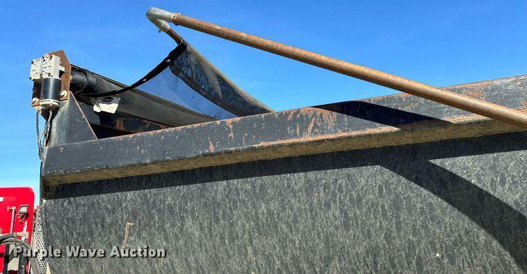 image for item DO0524 2005 Independent 2802-DE end dump trailer