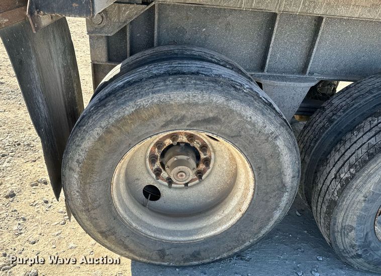 image for item DO0524 2005 Independent 2802-DE end dump trailer