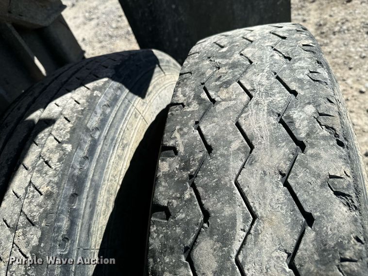 image for item DO0524 2005 Independent 2802-DE end dump trailer