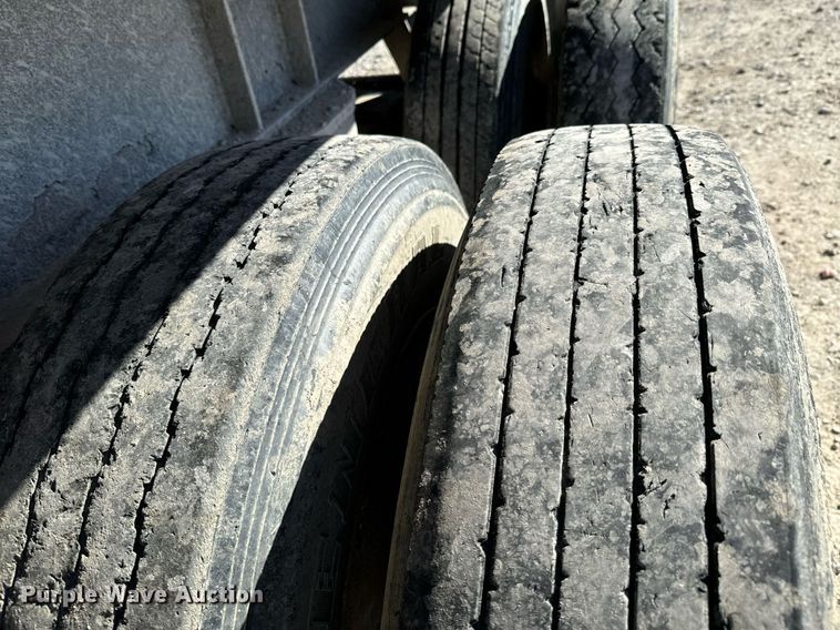 image for item DO0524 2005 Independent 2802-DE end dump trailer