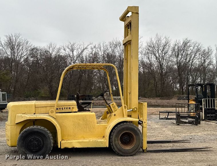 image for item DO0561 1971 Hyster H150F forklift