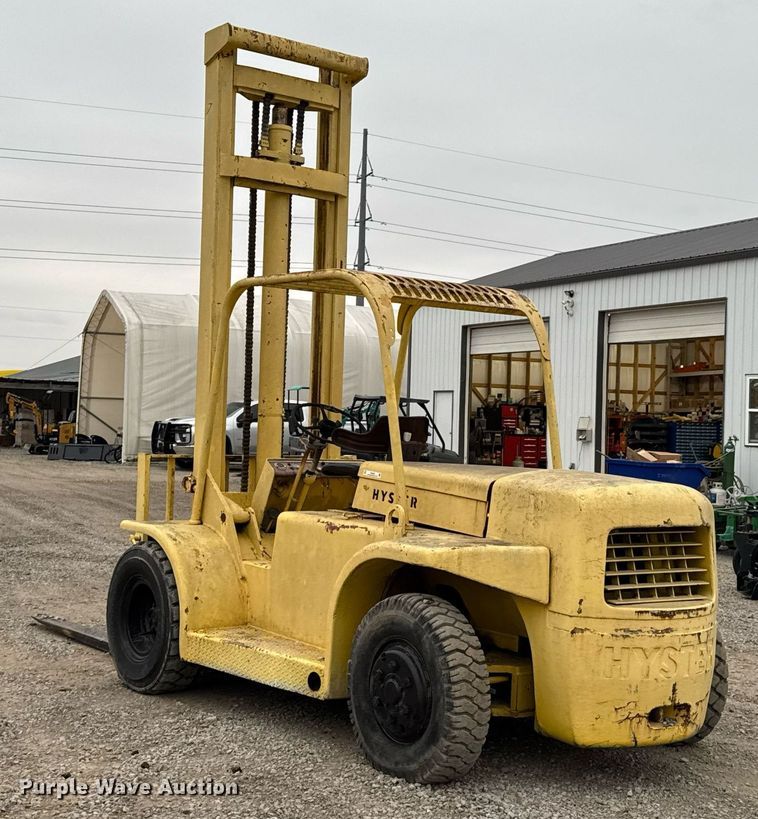 image for item DO0561 1971 Hyster H150F forklift