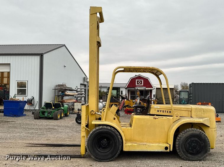 image for item DO0561 1971 Hyster H150F forklift
