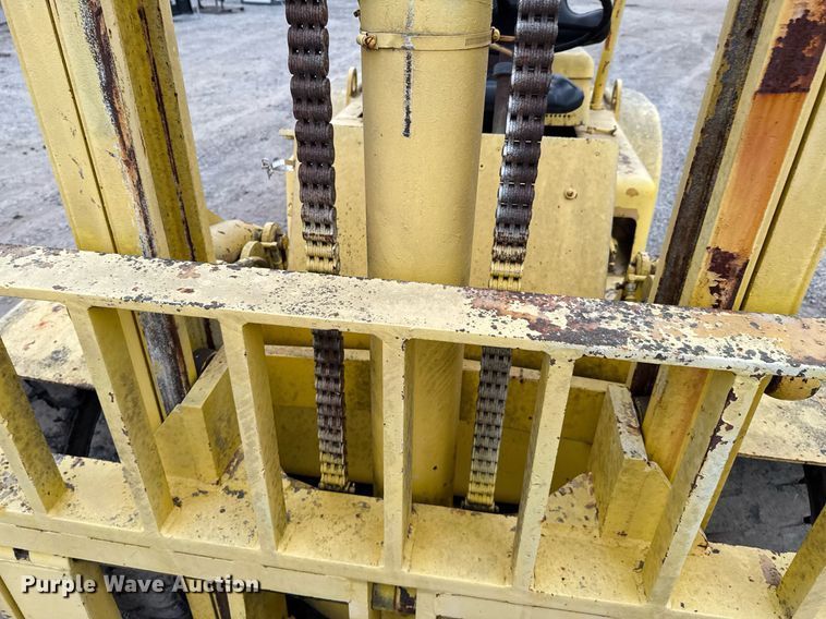 image for item DO0561 1971 Hyster H150F forklift