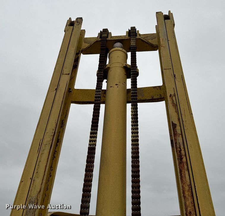 image for item DO0561 1971 Hyster H150F forklift