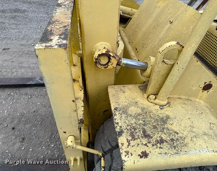 image for item DO0561 1971 Hyster H150F forklift