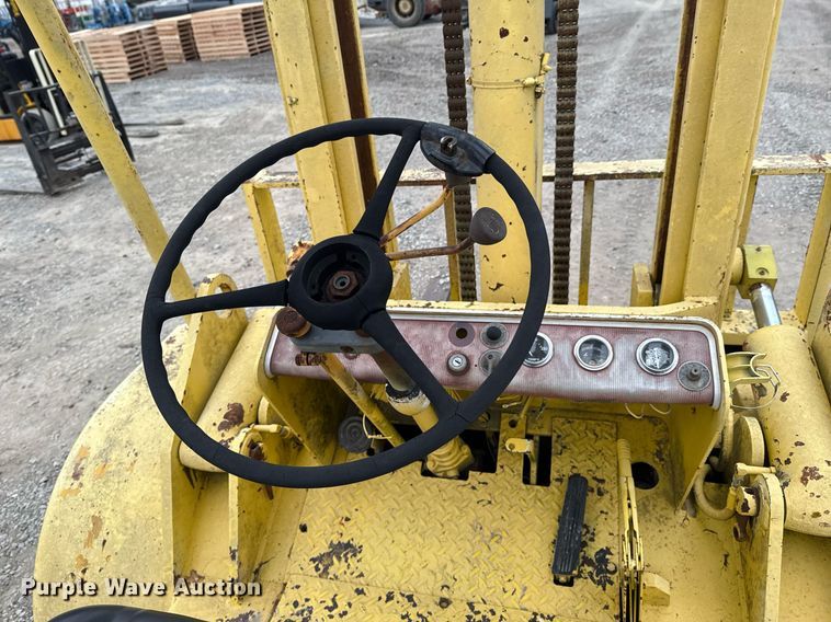 image for item DO0561 1971 Hyster H150F forklift