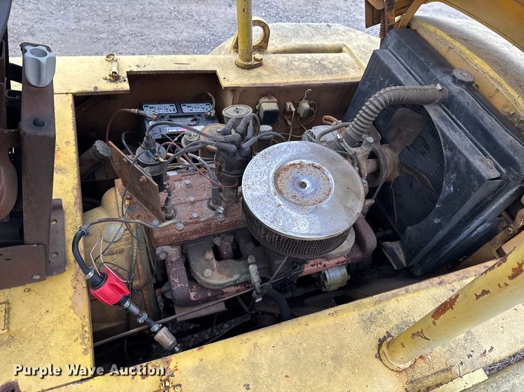 image for item DO0561 1971 Hyster H150F forklift