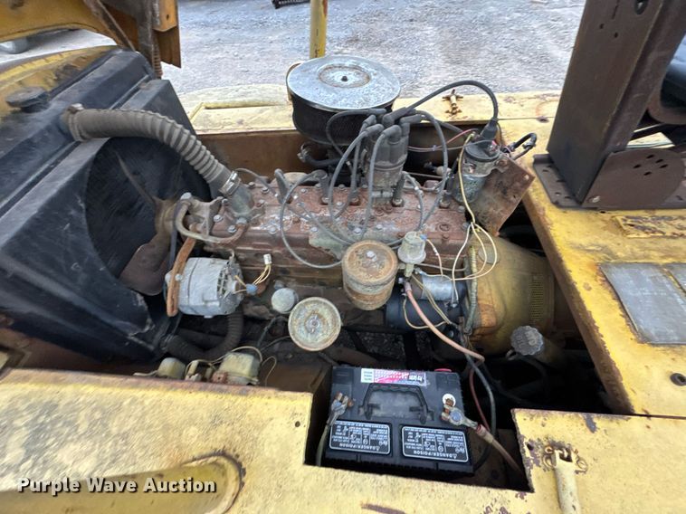 image for item DO0561 1971 Hyster H150F forklift