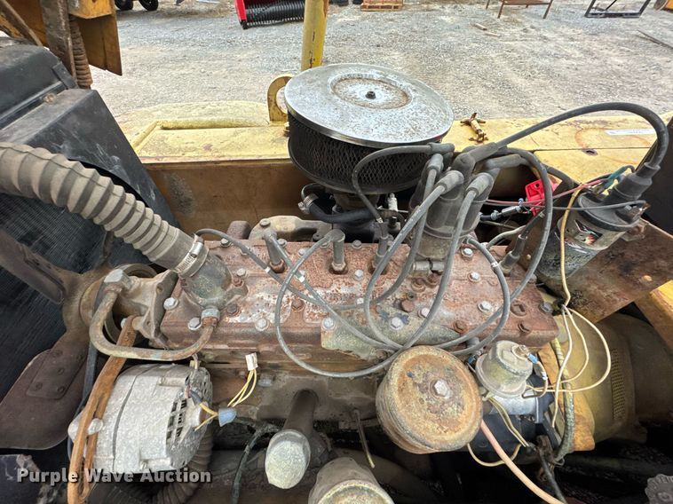 image for item DO0561 1971 Hyster H150F forklift