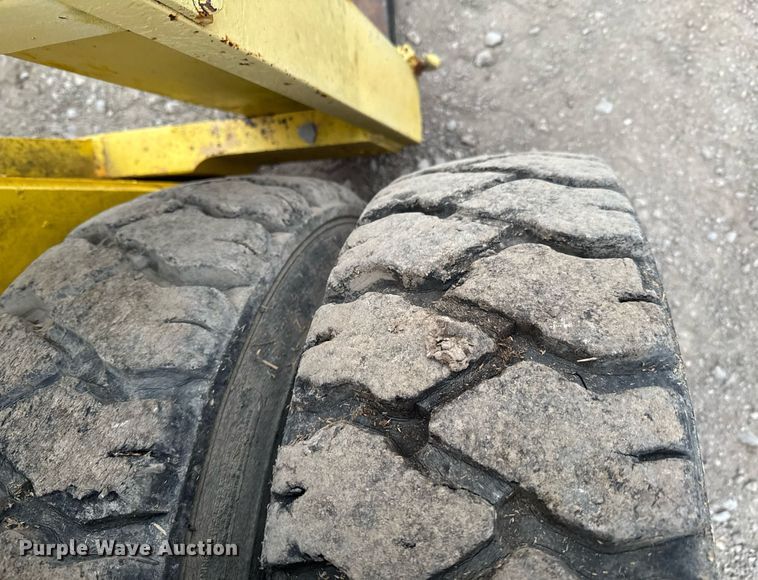 image for item DO0561 1971 Hyster H150F forklift