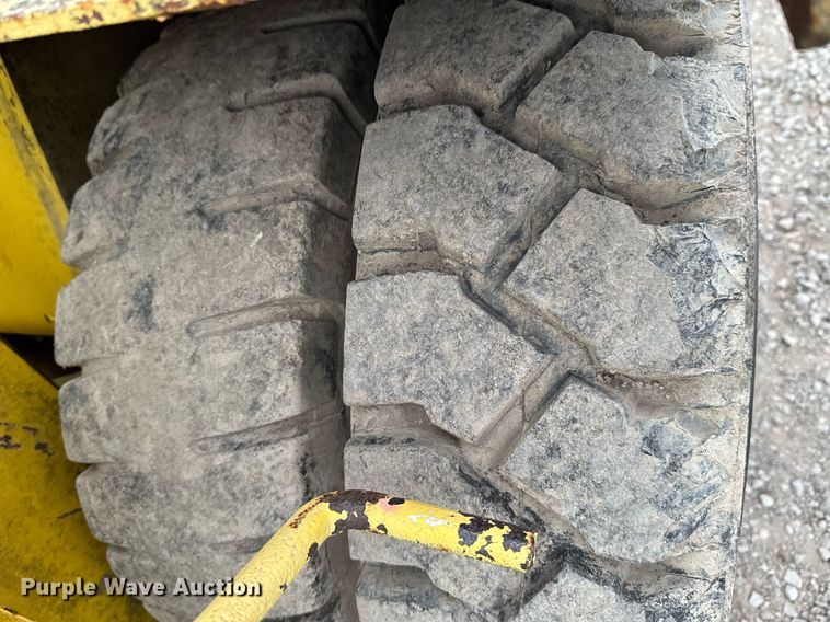 image for item DO0561 1971 Hyster H150F forklift