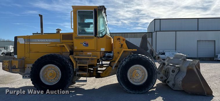 image for item DO7665 1998 Volvo L90C wheel loader