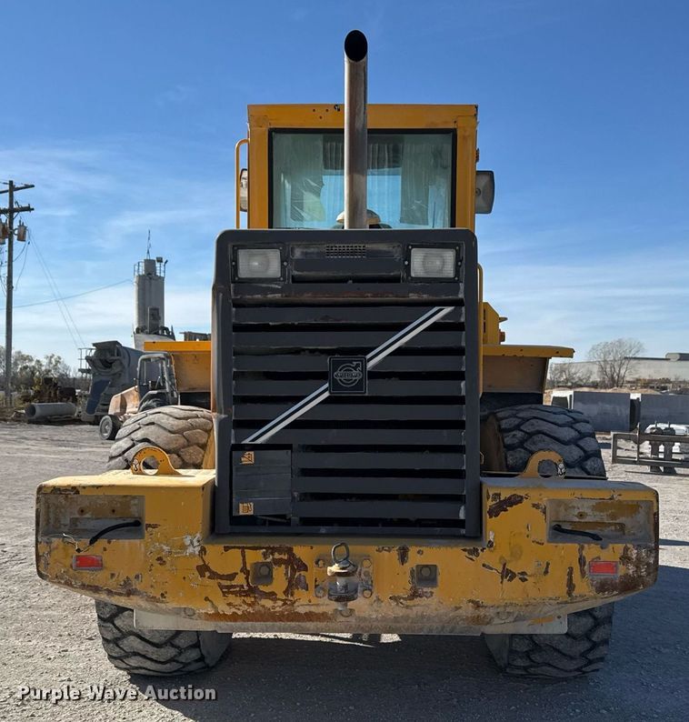 image for item DO7665 1998 Volvo L90C wheel loader