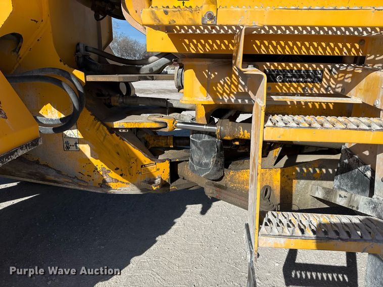 image for item DO7665 1998 Volvo L90C wheel loader