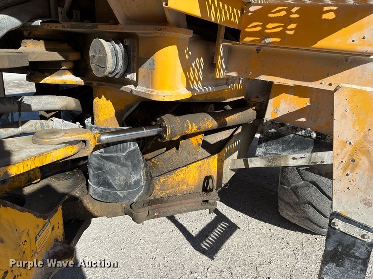 image for item DO7665 1998 Volvo L90C wheel loader