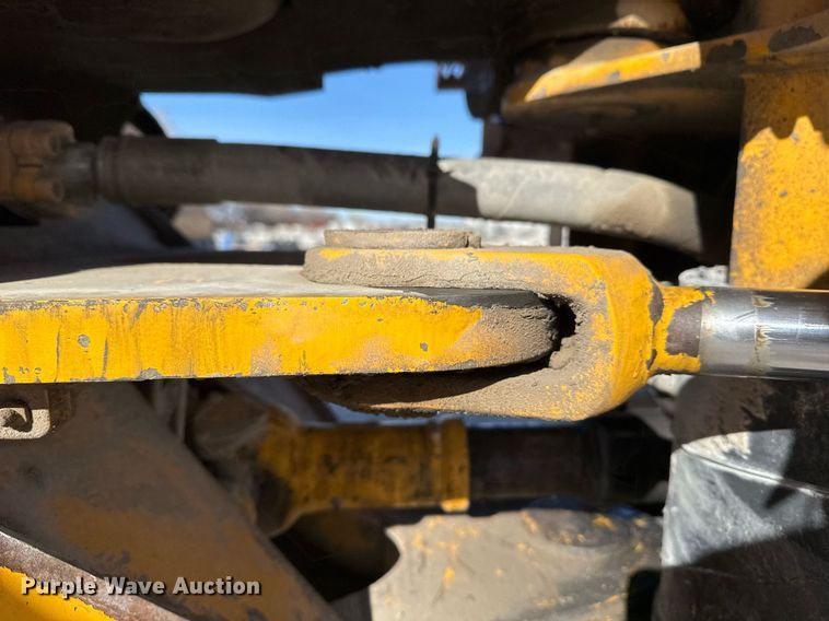 image for item DO7665 1998 Volvo L90C wheel loader