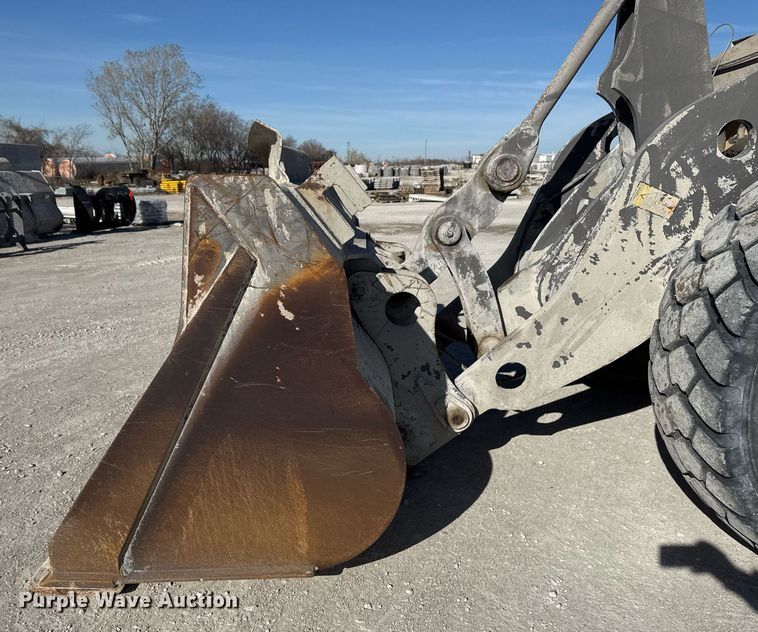 image for item DO7665 1998 Volvo L90C wheel loader