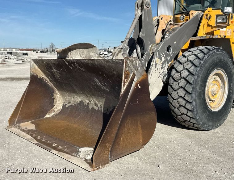 image for item DO7665 1998 Volvo L90C wheel loader