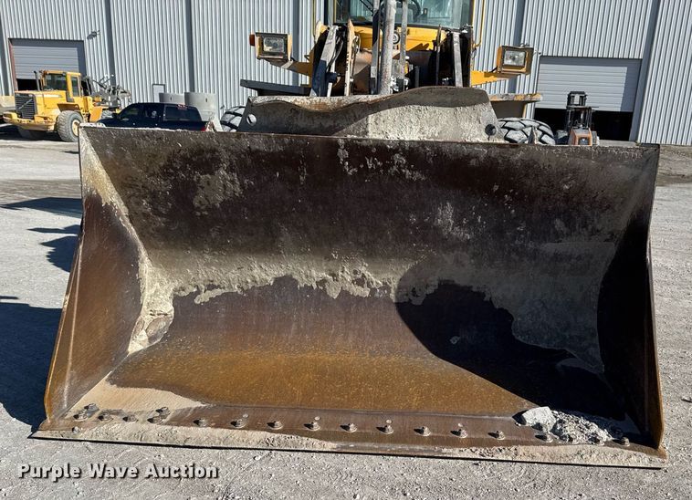image for item DO7665 1998 Volvo L90C wheel loader