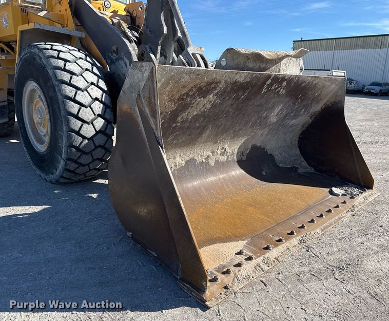 image for item DO7665 1998 Volvo L90C wheel loader