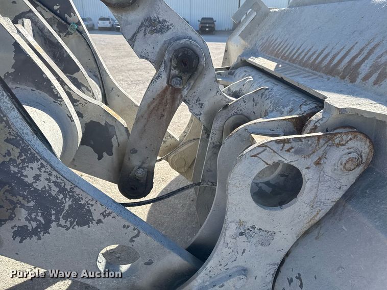 image for item DO7665 1998 Volvo L90C wheel loader