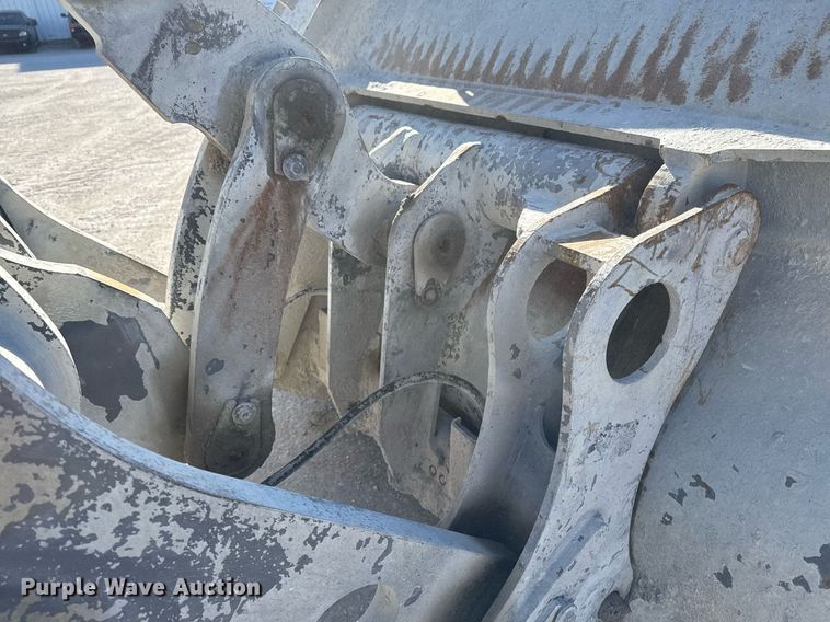 image for item DO7665 1998 Volvo L90C wheel loader