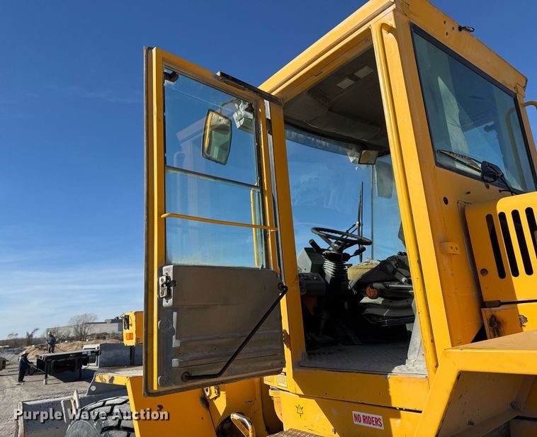 image for item DO7665 1998 Volvo L90C wheel loader