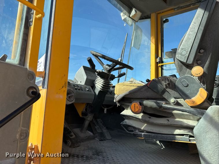 image for item DO7665 1998 Volvo L90C wheel loader