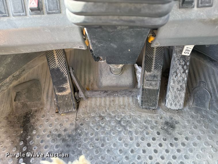 image for item DO7665 1998 Volvo L90C wheel loader