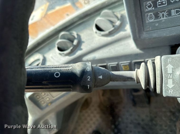 image for item DO7665 1998 Volvo L90C wheel loader