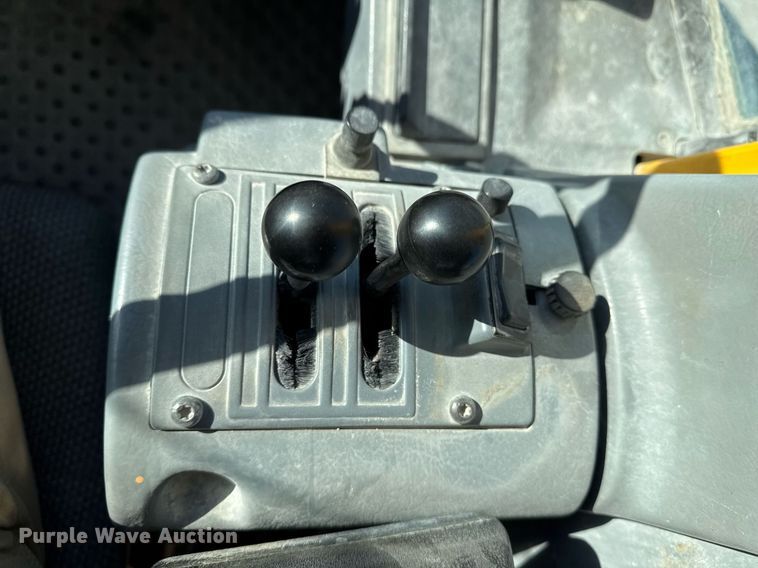 image for item DO7665 1998 Volvo L90C wheel loader