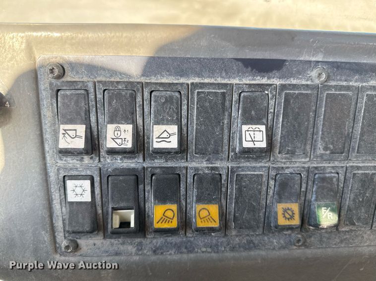 image for item DO7665 1998 Volvo L90C wheel loader