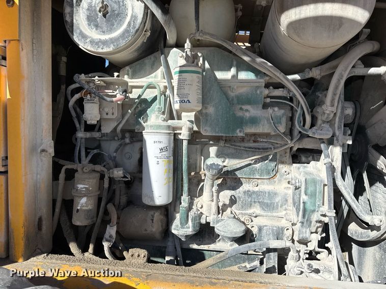 image for item DO7665 1998 Volvo L90C wheel loader