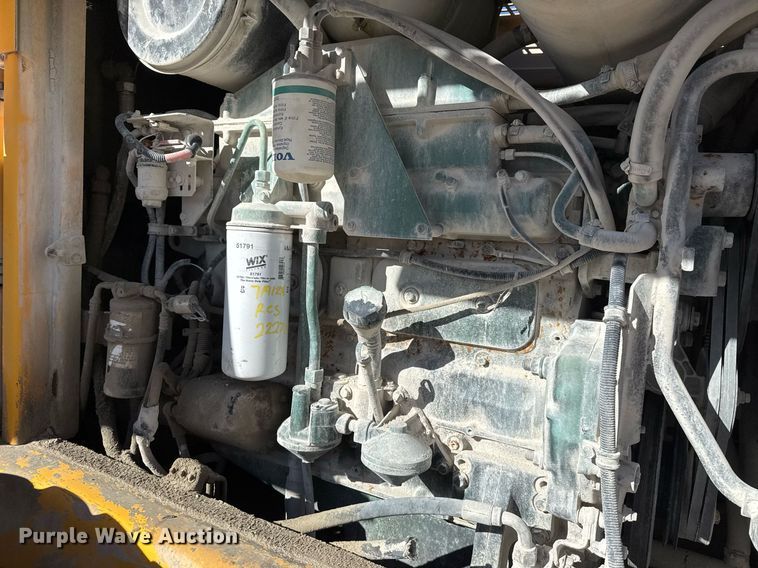 image for item DO7665 1998 Volvo L90C wheel loader