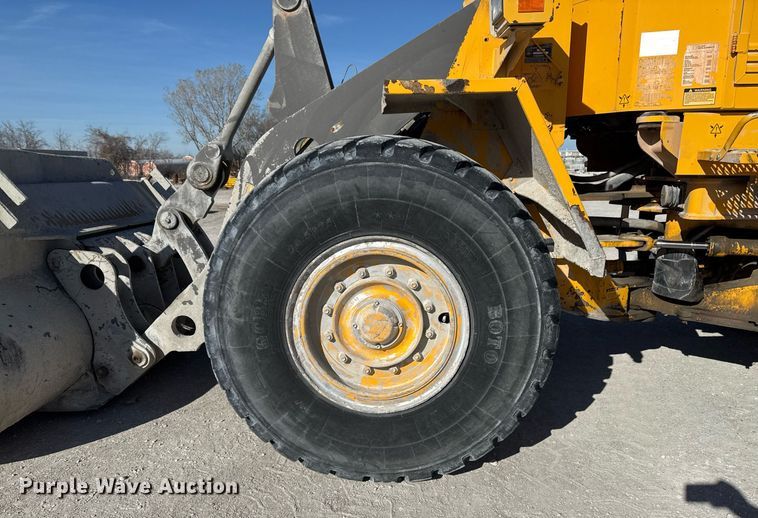 image for item DO7665 1998 Volvo L90C wheel loader