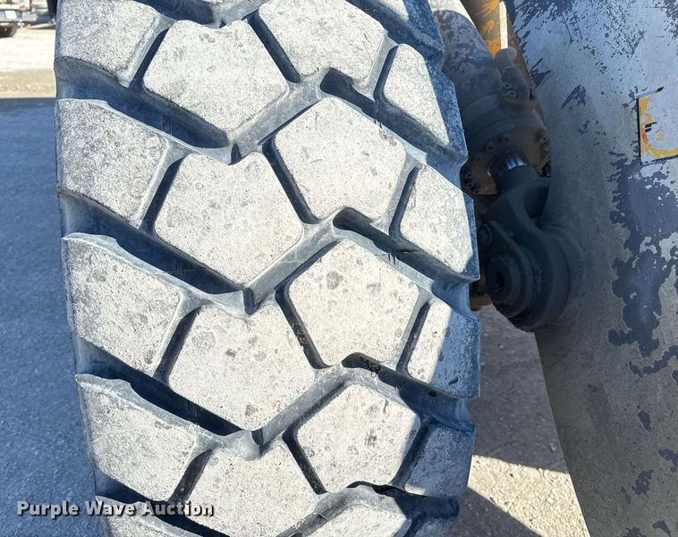 image for item DO7665 1998 Volvo L90C wheel loader
