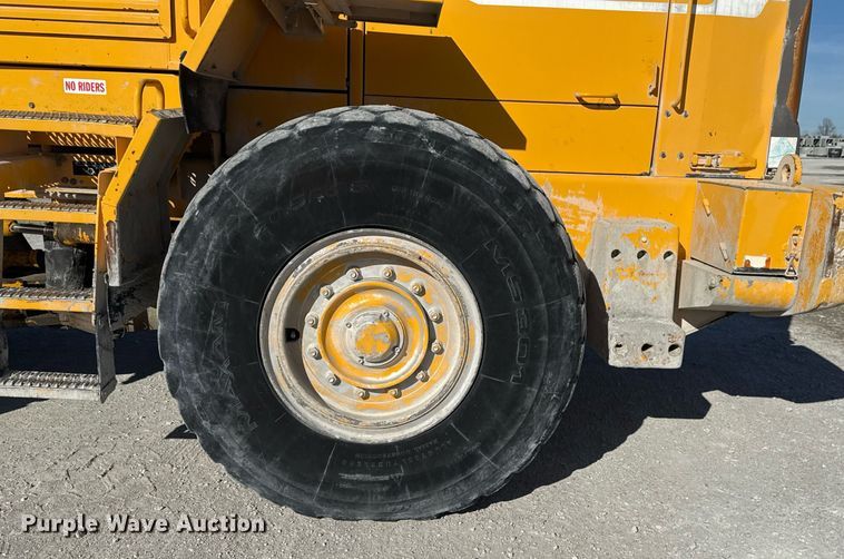 image for item DO7665 1998 Volvo L90C wheel loader