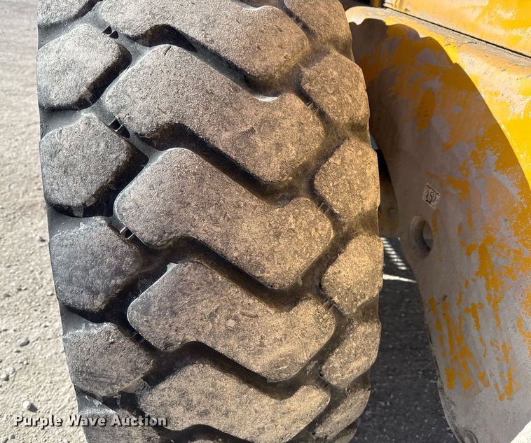 image for item DO7665 1998 Volvo L90C wheel loader