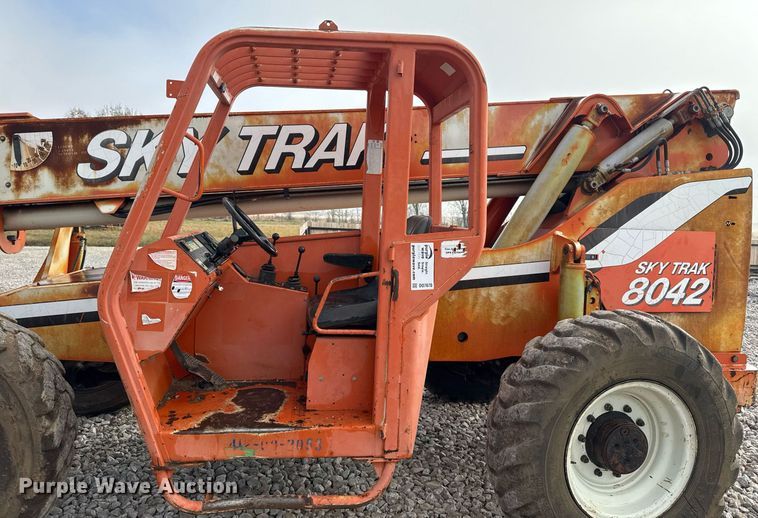 image for item DO7670 2002 Skytrak 8042 telehandler