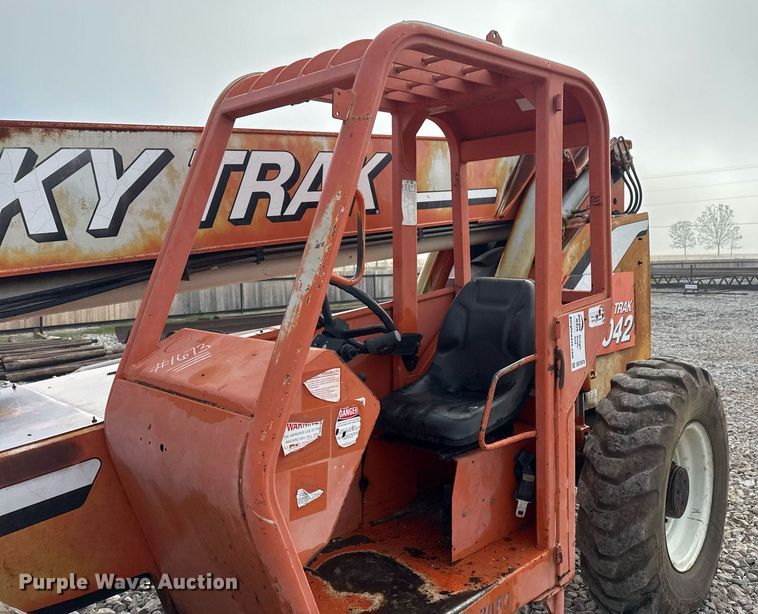 image for item DO7670 2002 Skytrak 8042 telehandler