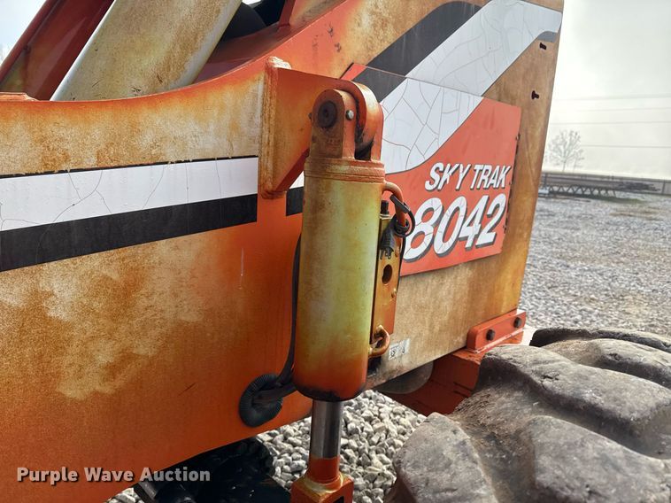 image for item DO7670 2002 Skytrak 8042 telehandler