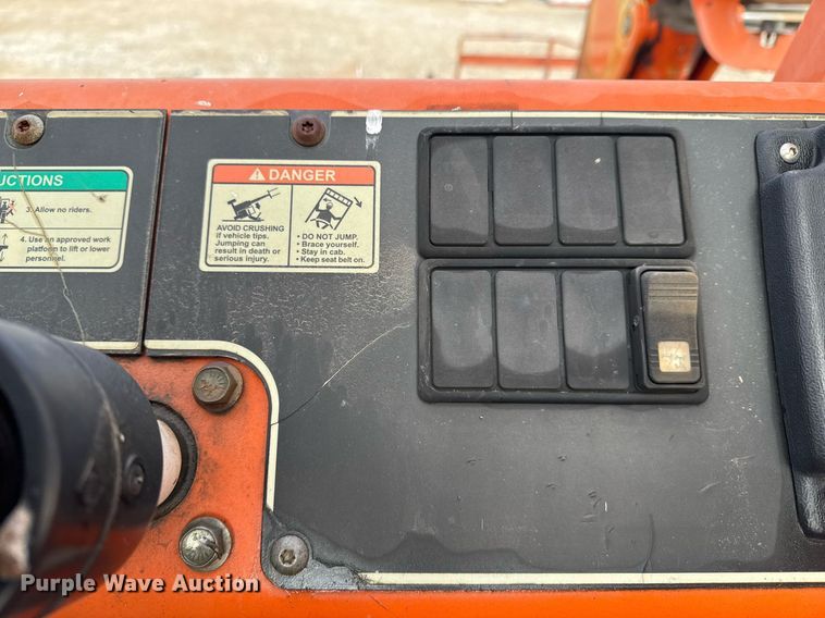 image for item DO7670 2002 Skytrak 8042 telehandler
