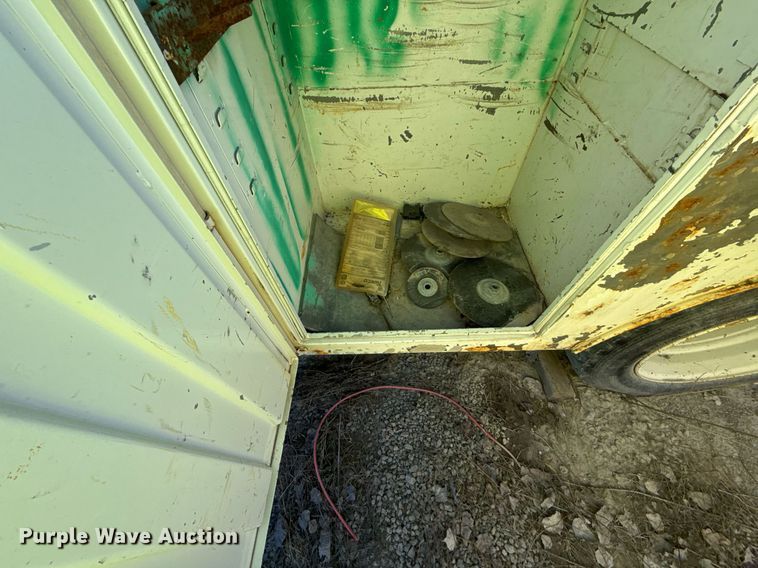 image for item DO7690 1998 International 4700 utility / service truck